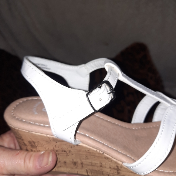 SO Kids White Wedges - Picture 6 of 7